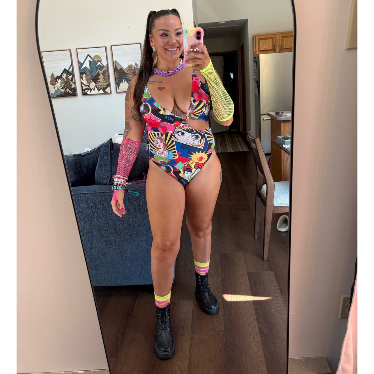 ronniedohertyy's tweet image. 💥🍭👀👅

#fridayvibes #tb #elements #ravegirl #canadian