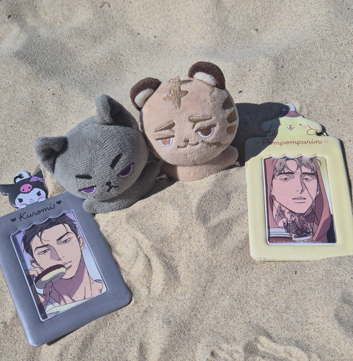 tjywbrainrot's tweet image. hello... hi... i am alive... can anyone hear me...... photos of tjyw at the beach is a #tradition when i'm on trips &amp;lt;3