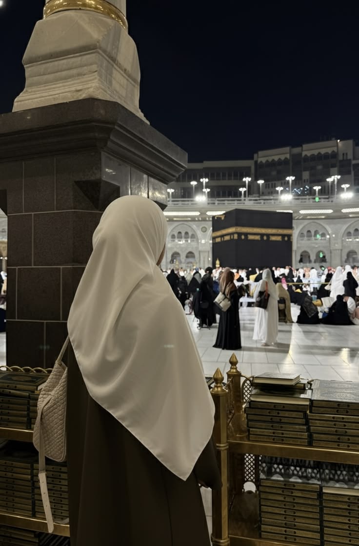 ANISHA CH ᯓᡣ𐭩 tweet media