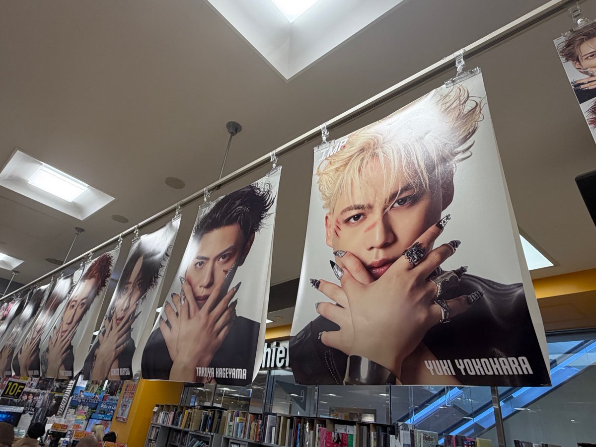 TOWER_Shinjuku's tweet image. 【#IMP.】　

／ 
タワーレコード新宿店はオリコン加盟店👾！ 
土曜日はポイント還元クーポンも有🉐
＼

マゼンタの次は青い炎でメラメラ侵略中💙🔥
5th Single「INVADER」レジ前にて展開中🙌
基くん主演ドラマ「#ぴーすおぶせーふ」ED主題歌の「#STRANGER」も収録💚

#INVADER_IMP.@_7mp_official_