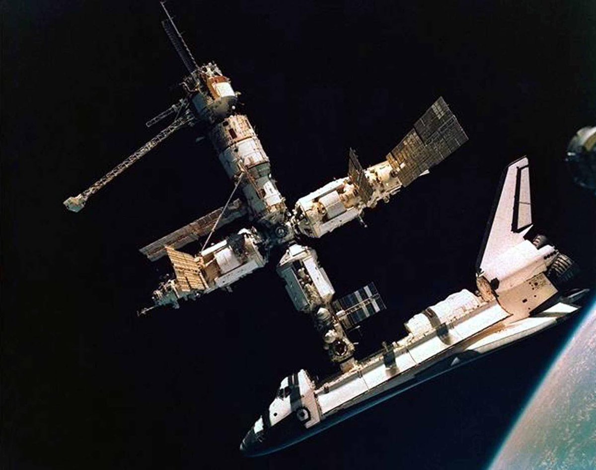 Boneyardsafari's tweet image. A look at Orbiter Atlantis OV-104 connected to the Mir Space Station in 1996. #mirspacestation #spaceshuttle #nasa #boneyardsafari #aviationsafari