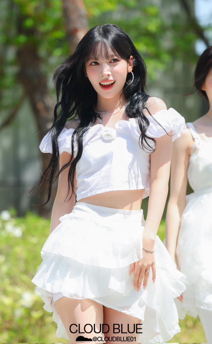 Cloudblue01's tweet image. 260418 리센느
Rescene 음악중심 미니팬미팅
메이
#리센느 #MAY #메이