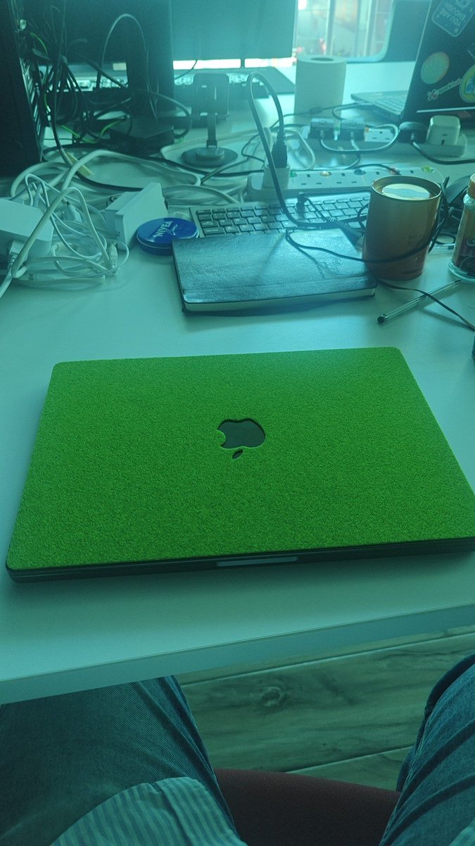 marcoazeem's tweet image. @dbrand after a loooooong wait it's finally here #dbrand