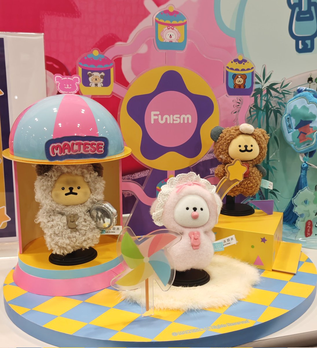 Hello_IamSHISHI's tweet image. FUNISMのモルチーズグッズも展示があったので追々ロフトでの取り扱いがあるのかなと思います。
別件、渋谷ロフトには顔カプセル(4枚目)がありました！
#maltese #モルチーズ