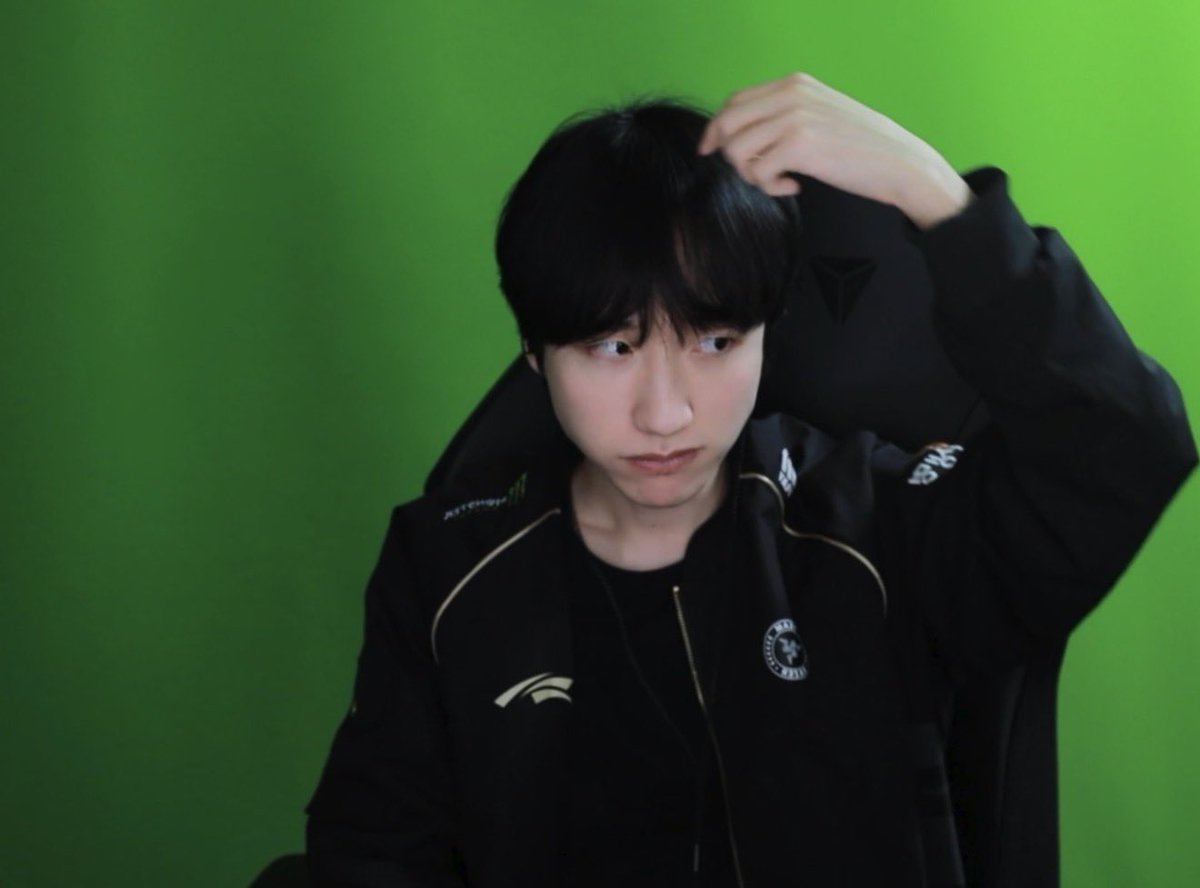 머리 예쁘게 자르고 오심