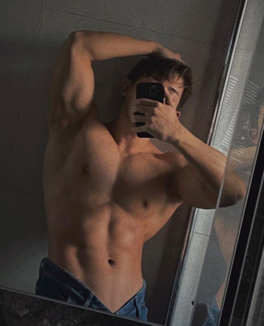 Wonho’s⁷ fan account tweet media