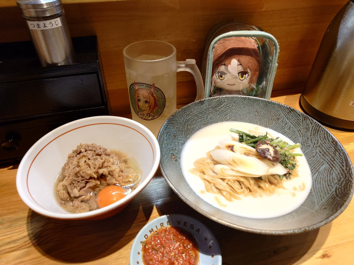 SUKIYAKI2026
毎年同じこと言ってるけど、まず麺が美味くて偉い、肉は言わずもがな
こんだけ完成度高いんやからトマト邪魔にならんかと思ったらこれがまた偉い、めっちゃいいアクセント
ちょっと付けて食べると麺も肉も別の味わい、素晴らしい
既に上手いのに進化を続けるすごい限定、ご馳走様でした