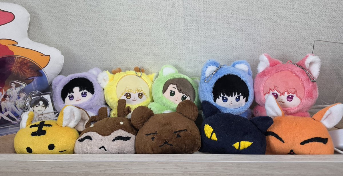 하..진짜... 너무 귀엽다ㅠㅠ 디앤씨에서 삼플보여줄땐 이게 뭐지...했는데 오니까 너무 귀여워요ㅠㅠ

오프에서 수플레 만나뵙게 되면 자체 제작 인형하고 같이 들고 다녀야징