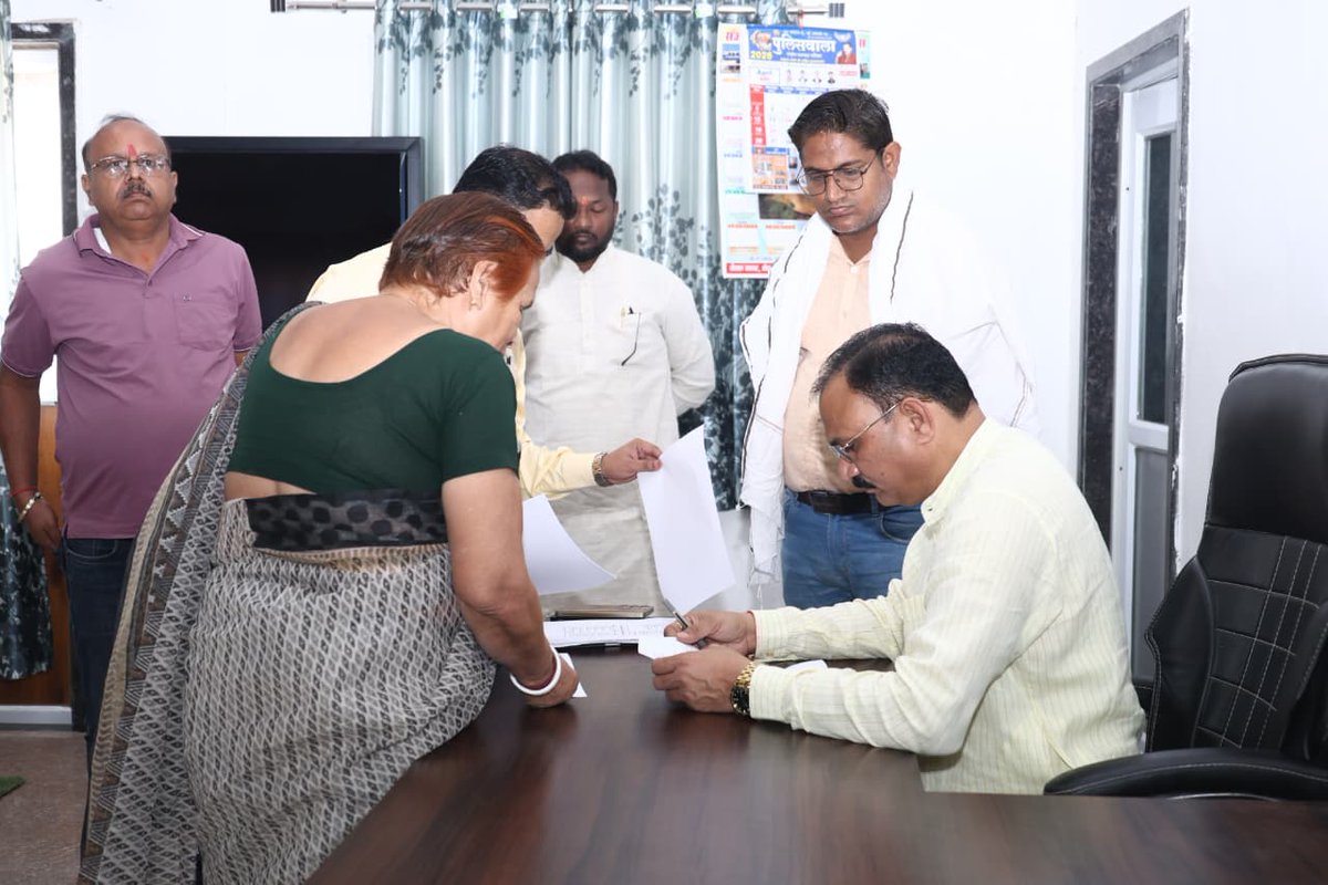 ShyamBihariBjp's tweet image. आज रतनपुर कार्यालय में जनदर्शन कार्यक्रम में विभिन्न क्षेत्रों से पधारे जनता जनार्दन से भेंट किया। इस दौरान उनकी समस्याओं से अवगत होकर त्वरित समाधान हेतु अधिकारियों को निर्देशित किया।

#ShyamBihariJaiswal
#BJP
#PublicService
#ViksitBharat