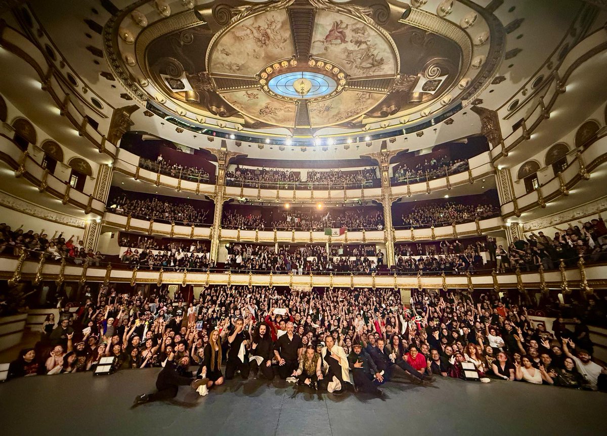 SauromOficial's tweet photo. 🇲🇽✨️Infinitas gracias CDMX✨️
🌹Fue una noche mágica y para el recuerdo en la historia de la banda este Sold-Out donde sentimos cada ❤️
🎯Hoy nos vemos en PUEBLA. Info y entradas en: https://t.co/uCOgf2kNiK 

#Saurom #ElPrincipito #CDMX #mexico https://t.co/4nSftN3gd9