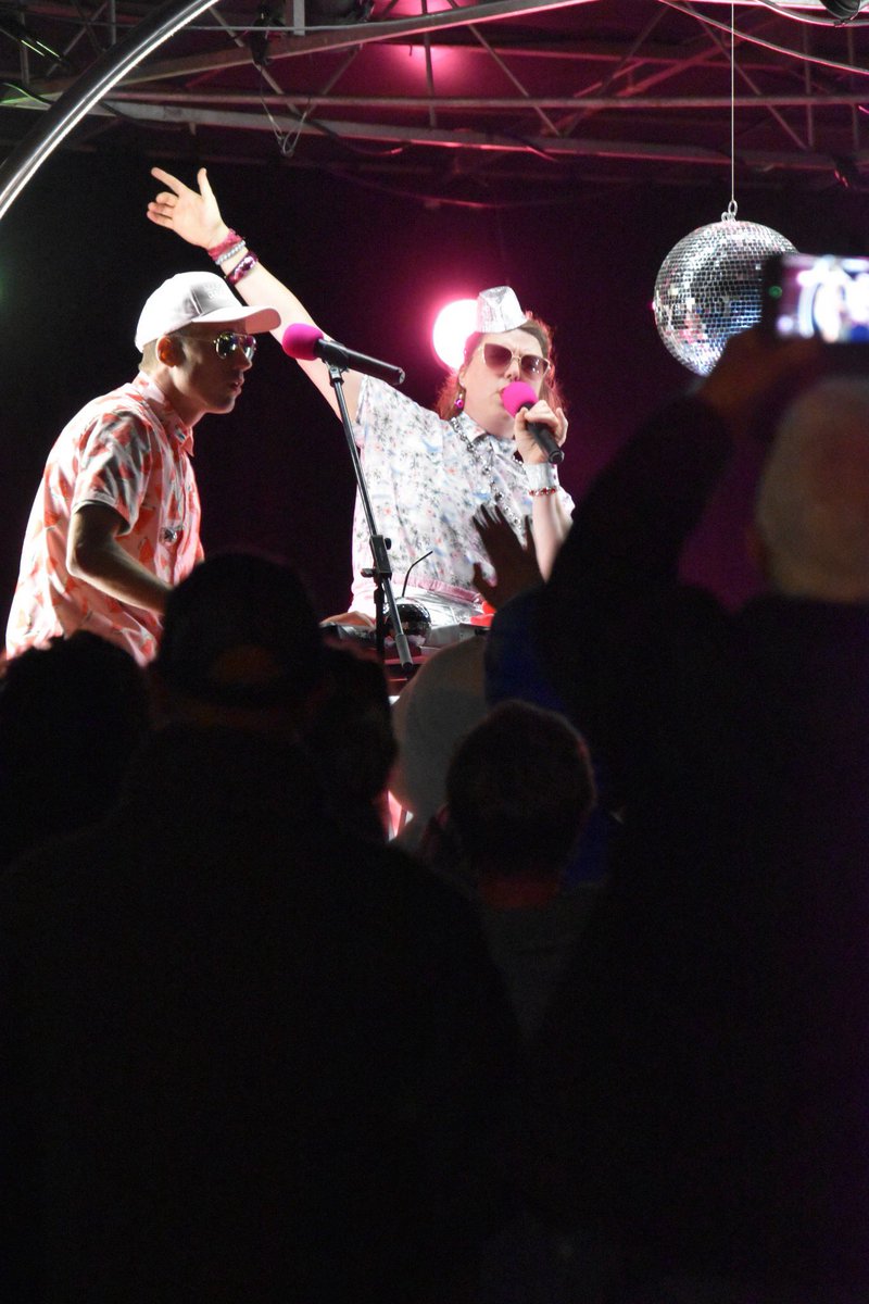 VilleIssoire's tweet image. #VANLIFE 🚐  " Some fun of course ! " Ce week-end, jusqu'au 19 avril 2026 dans la cité, le Festival En Van Simone prône la soif de liberté ! Plongeon dans l'univers du #voyage itinérant avec exposants, concerts, conférences ou encore ateliers &amp;gt;&amp;gt; evs-festival.fr