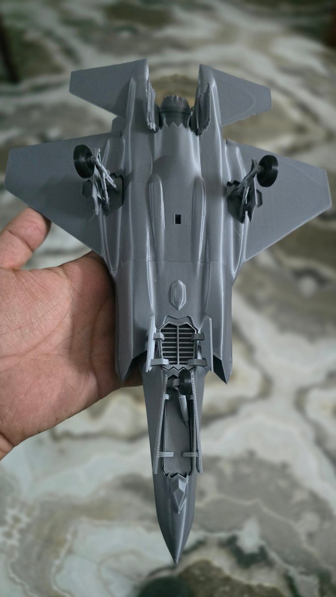 prints_india's tweet image. Look at this beauty 😍 💕 

#f35
#usvsiran 
#usairforce
#IAF
#F35inIndia