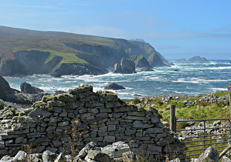 welovedonegal's tweet image. Good #Saturday 18th #April morning from 
beautiful #Donegal 💚💛 

Today's #GoodMorning pic is of the old village of An Port, nr #Glencolmcille 

#Irish #history #cottages #shorelines 
#Ireland .
@ThePhotoHour