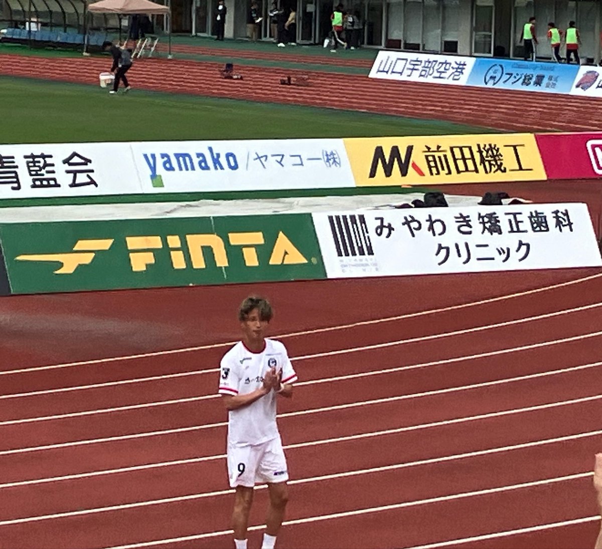 レノれの tweet media