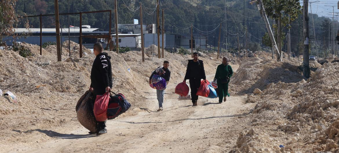 UNRWAes's tweet image. El gabinete de seguridad israelí aprobó la creación de 34 nuevos asentamientos en #Cisjordania ocupada, considerados ilegales por el derecho internacional.
Estas medidas confinan a la población palestina, obligándoles a huir de sus hogares. BASTA YA. ayudapalestina.com