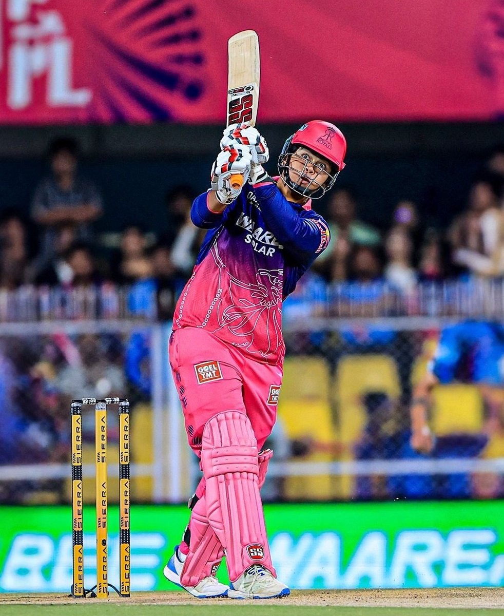 TamannaahB21527's tweet image. #rr 🧿💗🔥🔥🔥