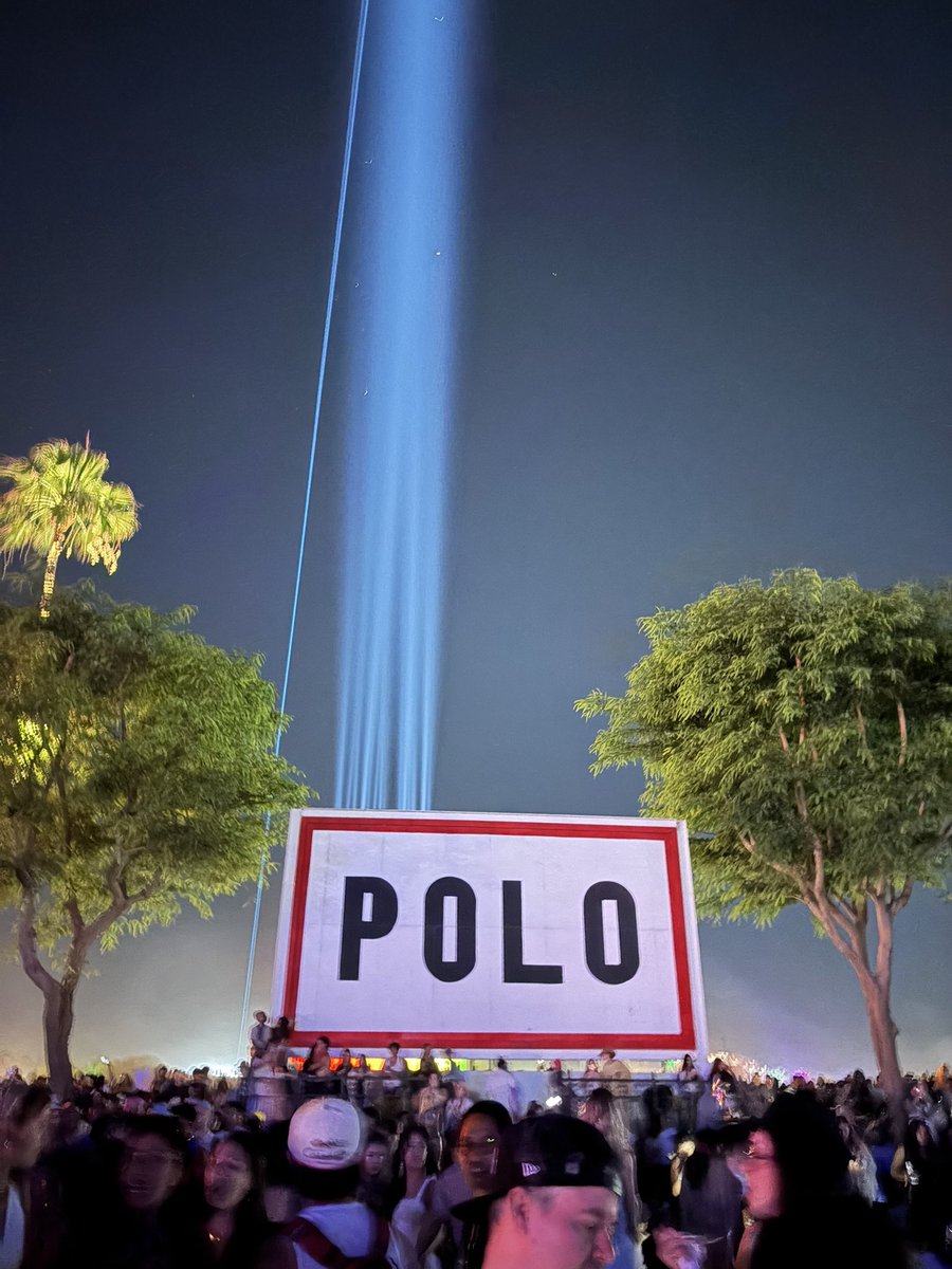 ionbethinking's tweet photo. chella day 1 https://t.co/IquptR36bV