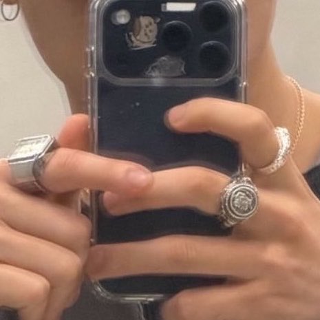 ᨳ♡ഒ tweet media