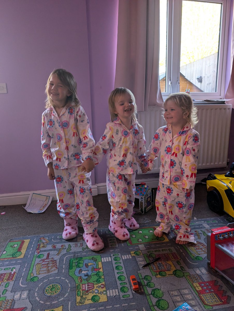 LLLChick's tweet image. When your granddaughter's love your besties kids @zoe_bearx ❤️❤️ #family #love #makingmemories #besties