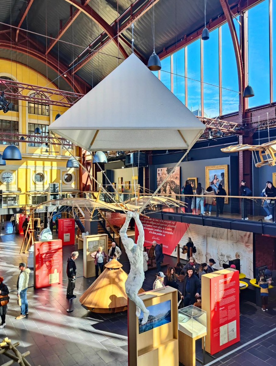 La pyramide volante...
Exposition Léonard de Vinci,
Gare du Sud, Nice
20 février 2026
#mathsartist #mathpics #maths #geometrie #geometry #nice #garedusud #escaliers #pyramide #pyramid #cotedazur #leonarddevinci
🔶 RV sur Instagram:
📸🖍️MATHS_ARTIST✏️🎨instagram.com/maths_artist?u…