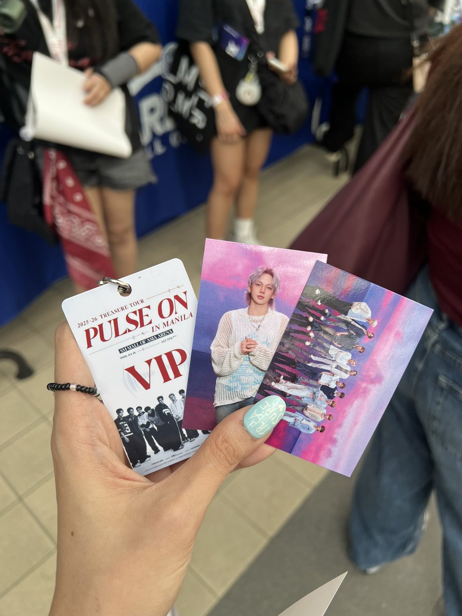 hyunsuk trade to yoshi 

#Get_ready_for_PULSE_ON_TOUR
#TREASURE_PULSE_ON_IN_MANILA