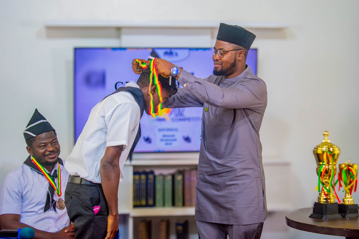 mkaghana's tweet photo. Moments of honour as Sadr Mulk, Ghana 🇬🇭 presents medals to the deserving victors of the competition 🥇🎖️ — celebrating excellence, dedication, and hard-earned success 🏆👏📸

#mkaghana
#khuddamulAhmadiyya
#SeekersOfKnowledge #KnowledgeIsPower
#IslamAhmadiyyat
#Ahmadiyya https://t.co/VCUuily4mU