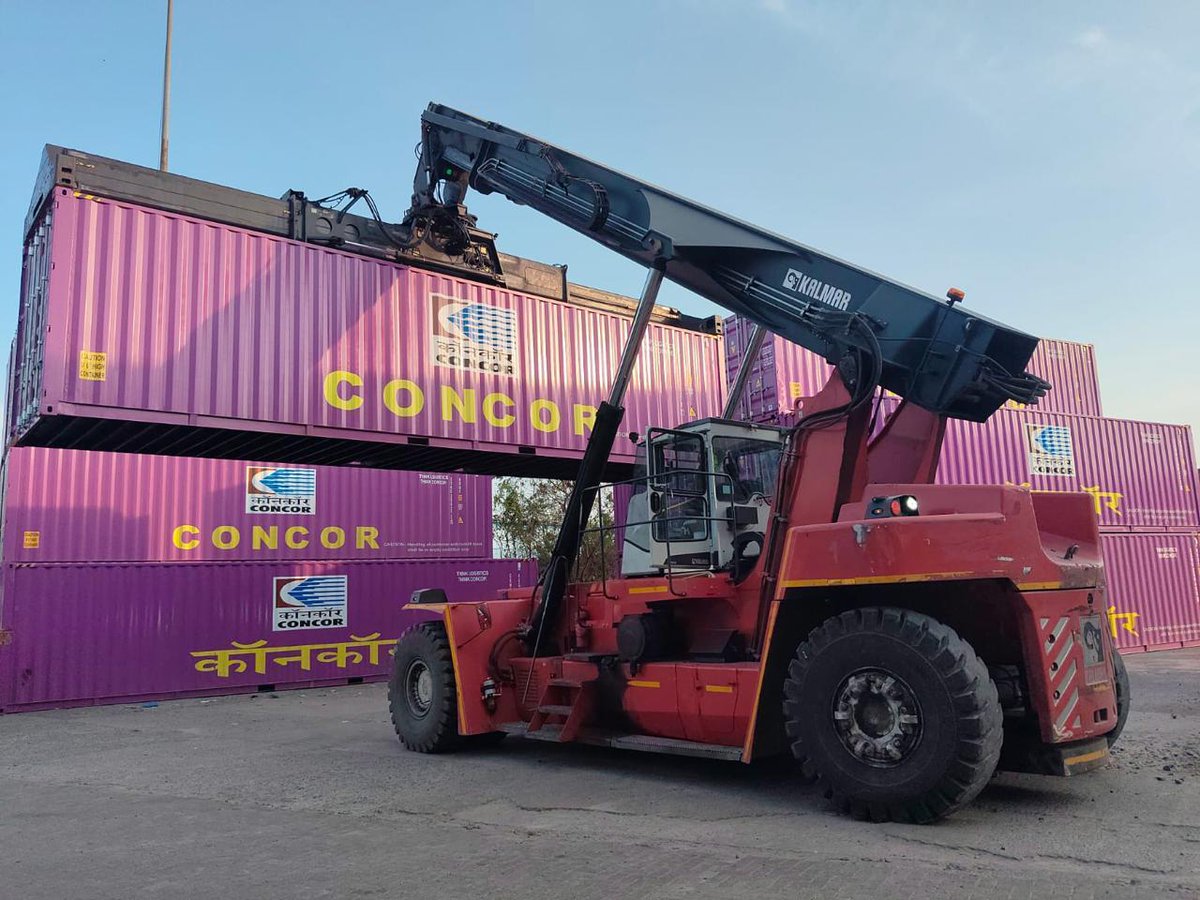 ConcorArea3's tweet photo. End-to-End Seamless Logistics | Connecting South to North

At CONCOR , we are strengthening the logistics backbone between Southern and Northern India through our regular train services between Tondiarpet in Chennai and  Tuglakabad in Delhi

With both 20 ft and 40 ft container options, we offer flexible solutions tailored to diverse cargo needs—ensuring reliability, efficiency, and scale.

What sets this apart is the seamless integration: from first-mile pickup to rail movement and last-mile delivery, enabling truly end-to-end logistics.

In a landscape where time and predictability matter, our focus remains on providing consistent, cost-effective, and dependable multimodal solutions across key corridors.

Think Logistics, Think CONCOR.