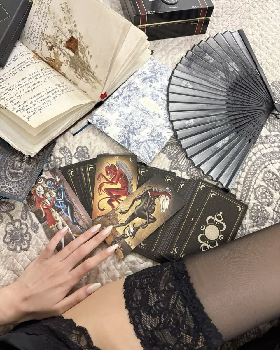 KAXIC_K88's tweet photo. ᅠ
ᅠ
          ᴡʜᴇɴ ᴛʜᴇ ʜᴇᴀʀᴛ ʀᴇꜰᴜꜱᴇꜱ ᴛᴏ ꜱᴇᴇ, 
          ᴛʜᴇ ᴄᴀʀᴅꜱ ᴡɪʟʟ ꜱᴘᴇᴀᴋ. 🔮
          #เนื้อคู่ประตูบานไหน
ᅠ
ᅠ https://t.co/mK1dSl0GKX