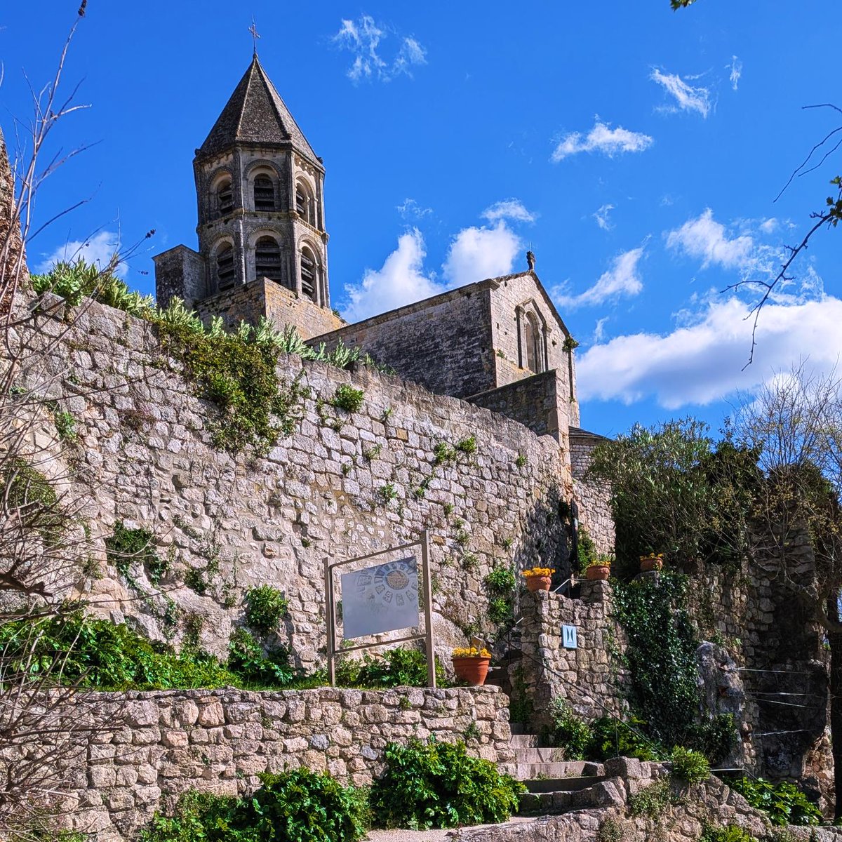 rom_gail's tweet image. Visite dans l'un des plus beaux villages de France situé dans le département de la Drôme. La Garde Adhémar.
#Weekend #Drôme #GoodVibes #PlusBeauxVillagesdeFrance #Patrimoine #Nature #Paysage #Balade