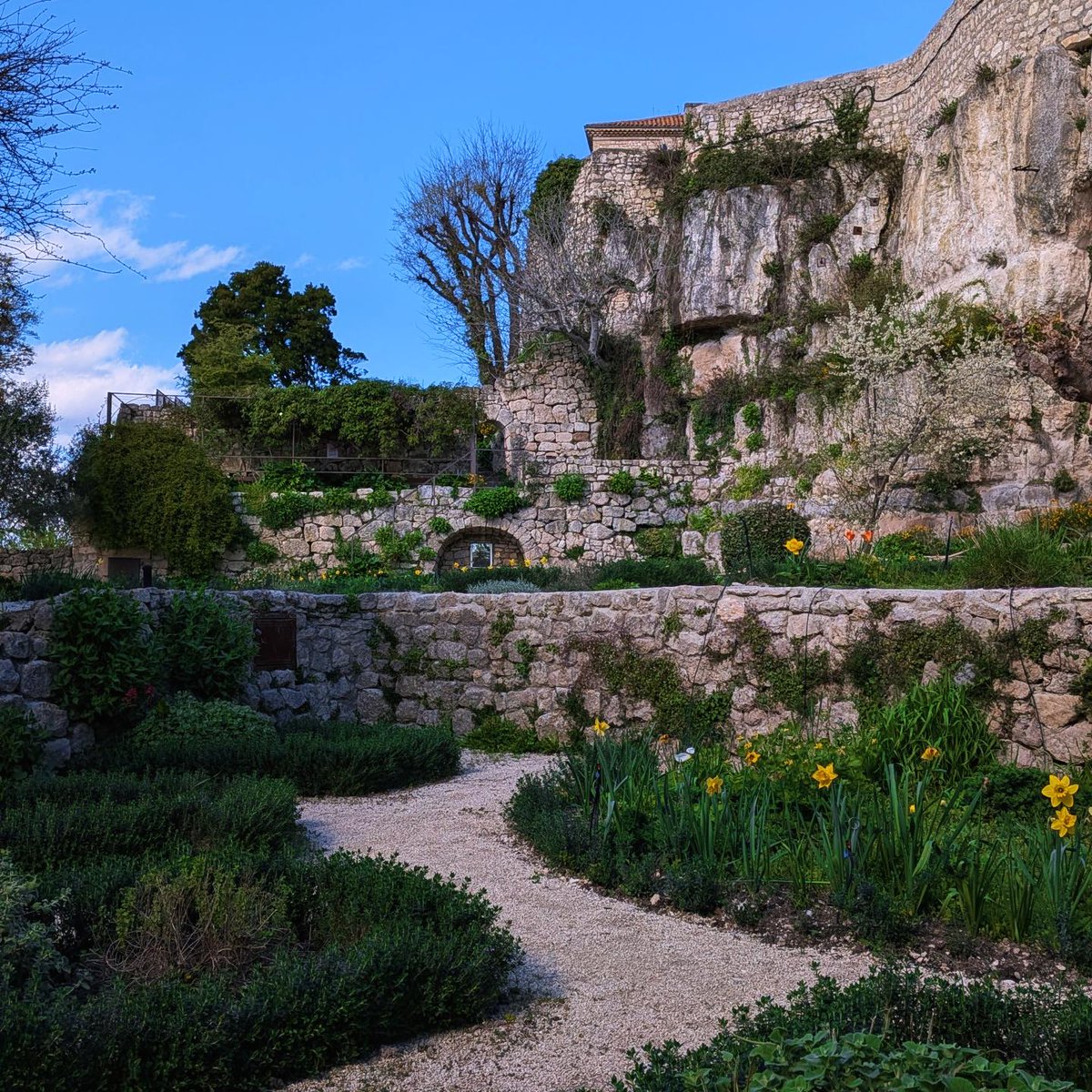 rom_gail's tweet image. Visite dans l'un des plus beaux villages de France situé dans le département de la Drôme. La Garde Adhémar.
#Weekend #Drôme #GoodVibes #PlusBeauxVillagesdeFrance #Patrimoine #Nature #Paysage #Balade