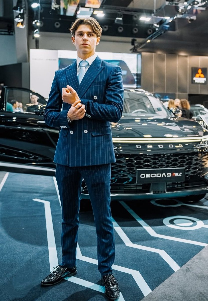 LadsInSuits tweet media