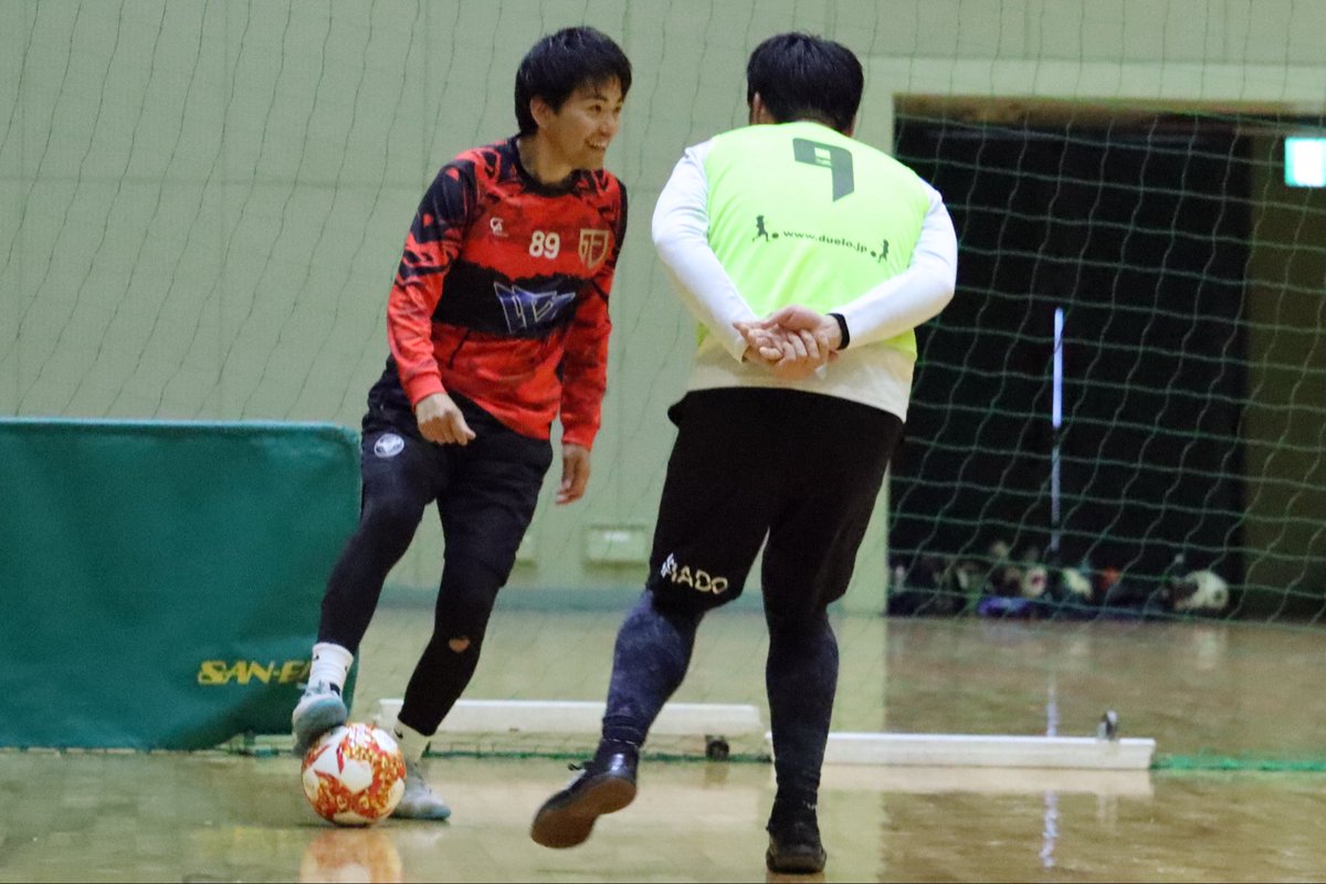 試合中無意識に笑ってる。

フットサル楽しいんやろな。オレ