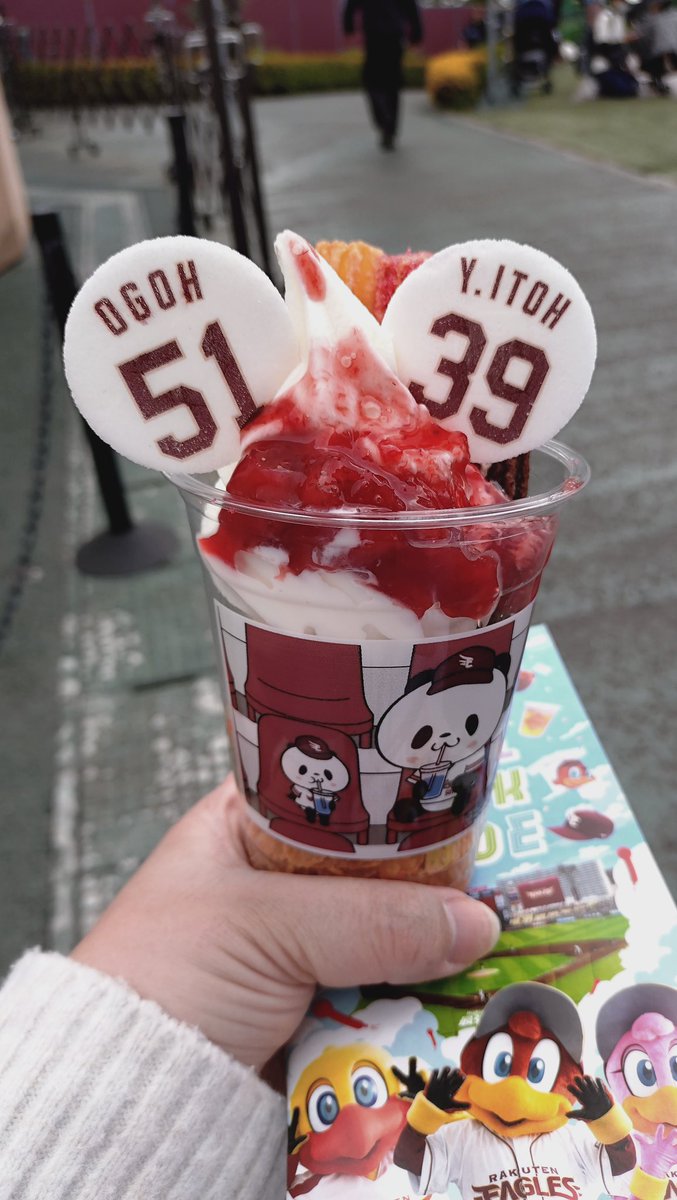 今日はロッテ戦見たいっつってたｵｯﾄ氏が出張のため、ぼっち観戦よ…
ロッテの応援団の真下なので迫力すごい🥁