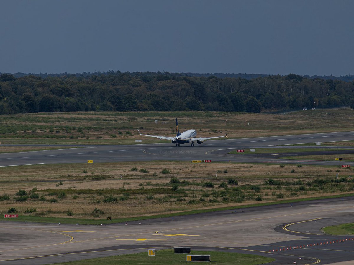 jetjunkiespott1's tweet image. First pics from CGN trip In September 2025 here is @Ryanair @Boeing 737max8 from push back to take off #aviation #plane #avgeek #b737 #aviation4u #planespotting #avgeeksassemble #b737max8 #aviationdaily #CGN #avgeekpics #boeinglovers #aviationlover #ryanair #avgeekery #airplane