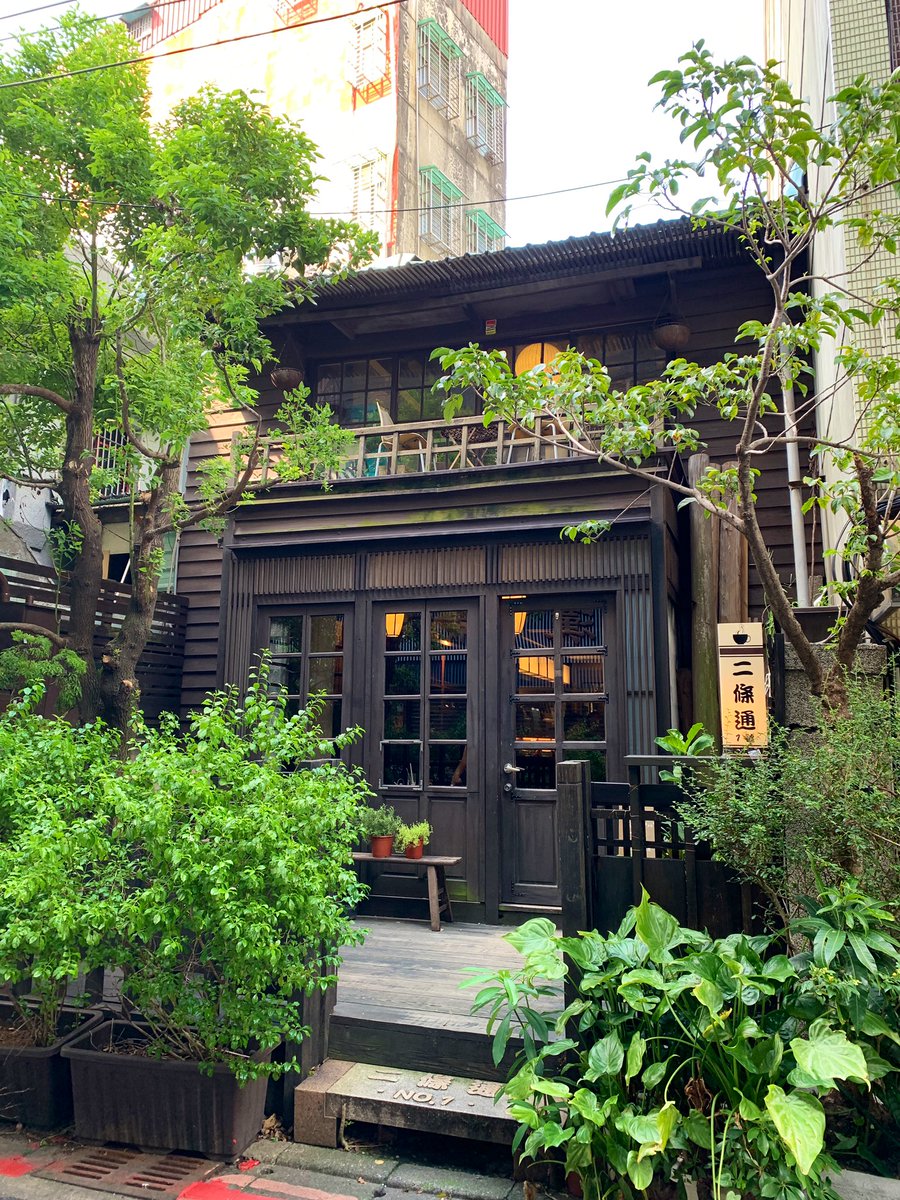 Café on Lin Sen North Road