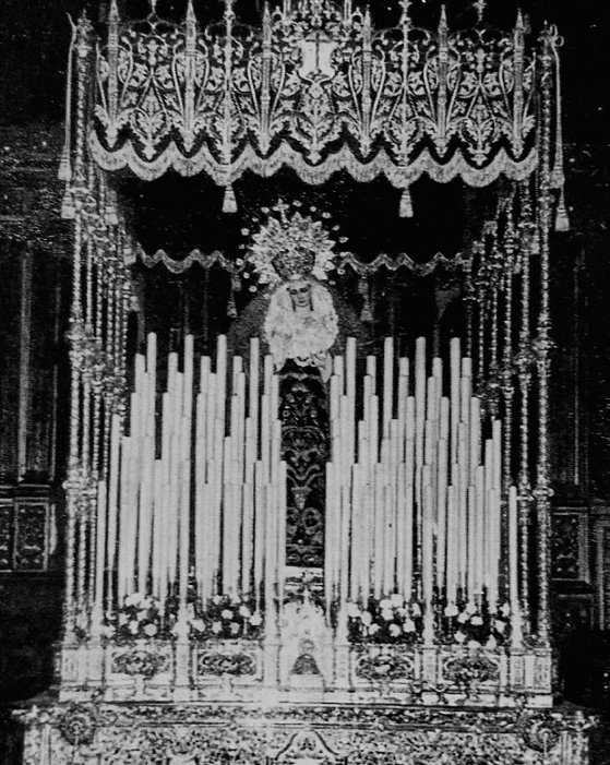 Tal día como hoy en 1973 fue Miércoles Santo. La cofradía de la Lanzada estrenó paso de palio para la Virgen del Buen Fin.

#EstampasdeAyer
#SemanaSanta