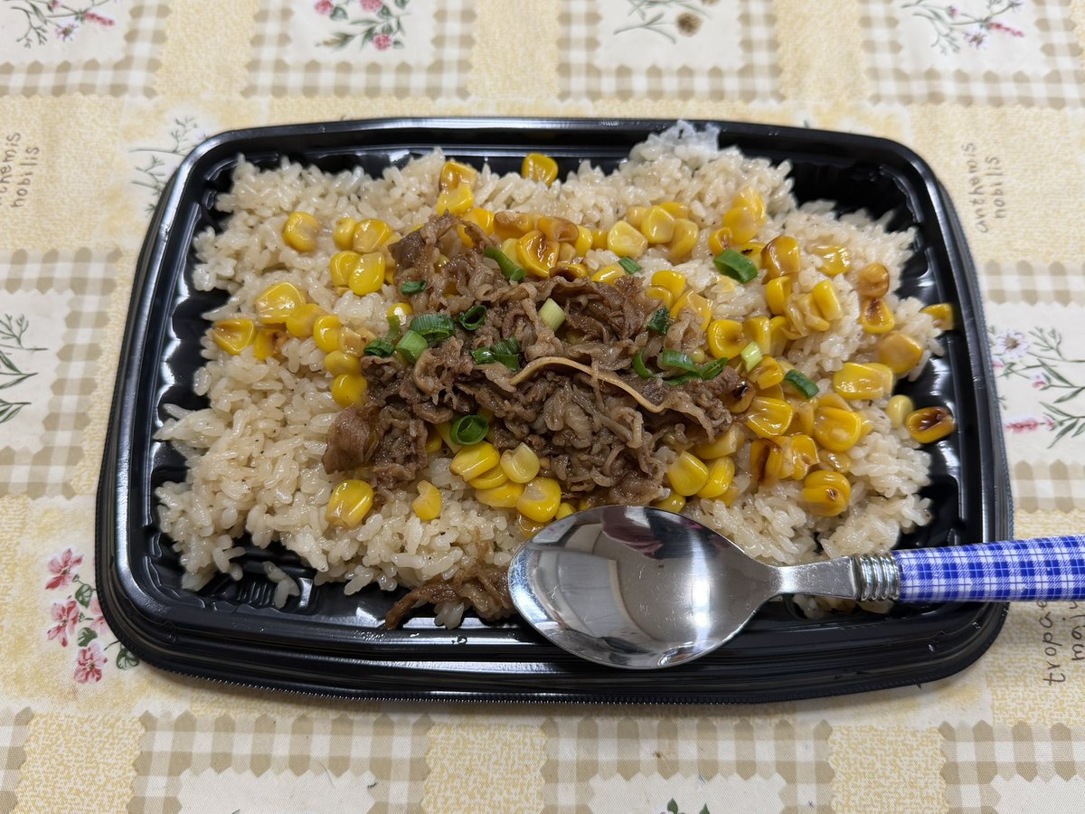 今日のランチは、生鮮市場TOP!のお弁当で(^_^)
 #生鮮市場TOP  #遅ランチ
