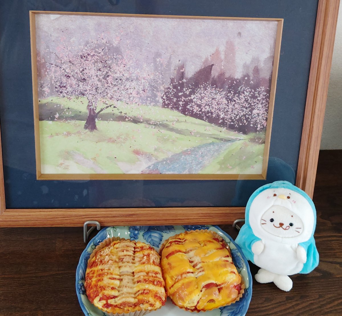 急いでウインナーパン作ったけど、味はいつも通り美味いのだ。

今日のパン作り監督は、ペロリたん(ラムネ服ver)♪

#しろたん　#ついたん　#ぬい撮り