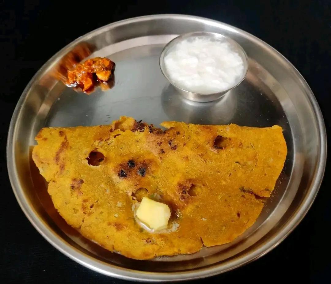 _Satara__'s tweet image. Dinner time..
 थालीपीठ ,दही ,लोणचं 😋🤤
घरच्या जेवणाची चवच वेगळी 
#घरचे_जेवण #जेवण #dinner