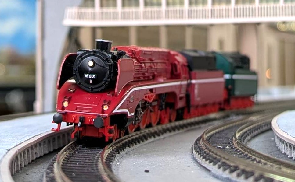 elmertrain1's tweet image. アーノルドの新入荷品から

ダブルテンダーの蒸気機関車
かっこいいですねー。

SL BR 18 201 レッド 重油ダブルテンダー DR Ep5
elmer-train.com/ec/products/de…
SL BR 02 0201 グリーン 重油ダブルテンダー DR Ep5
elmer-train.com/ec/products/de…

#ElmerTrain #Nゲージ #Arnold