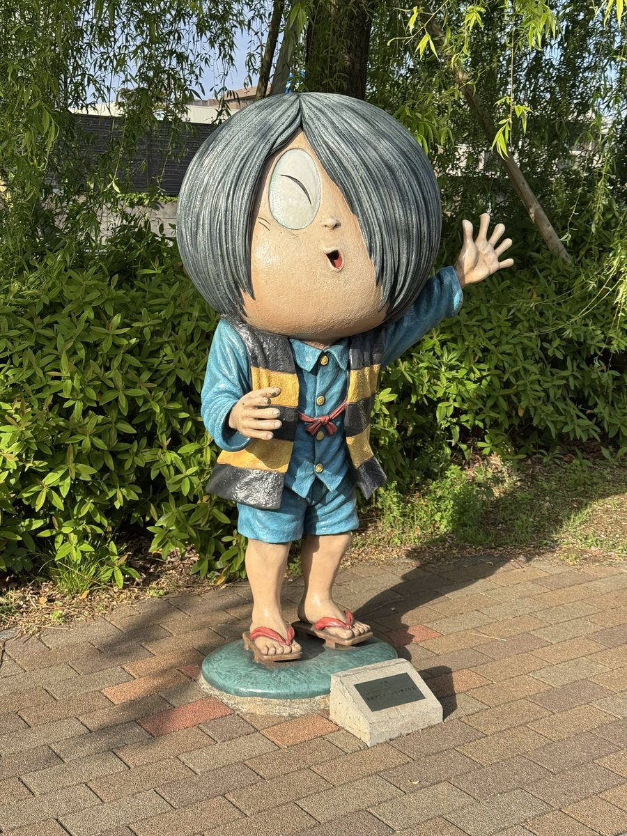 К2/ケツ山/青肌銀髪黒白目眼鏡ギザ歯サキュバスギャル委員長JK tweet media