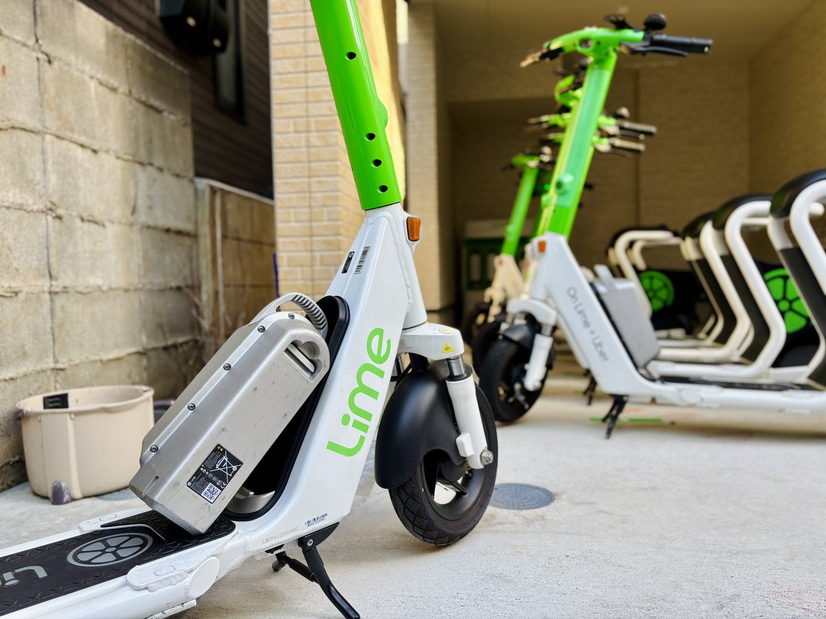 Lime_User_jp's tweet image. 根津・千駄木エリアの
バッテリー交換をしました！

全部で3台です。

交換作業中に新たにLimeを登録されて、初めてのご利用をされる方もいらっしゃいました！

Limeでサステナブルな移動をしませんか？
#Lime #シェアサイクル #電動シートボード