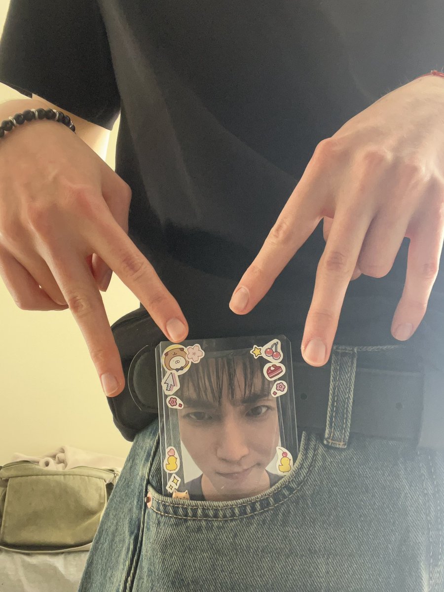 flescapes's tweet image. xnghan in my pocket #literally