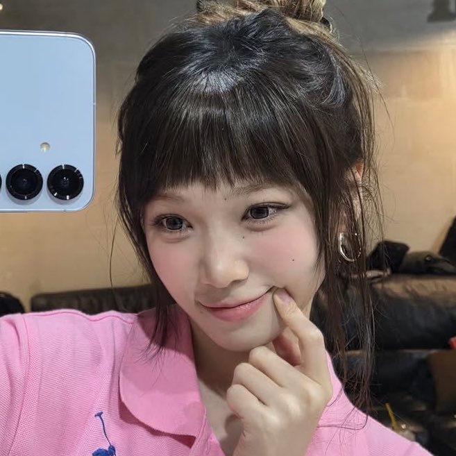 chaechaedaily's tweet photo. i love the short bangs on her https://t.co/ArPHPDJS47