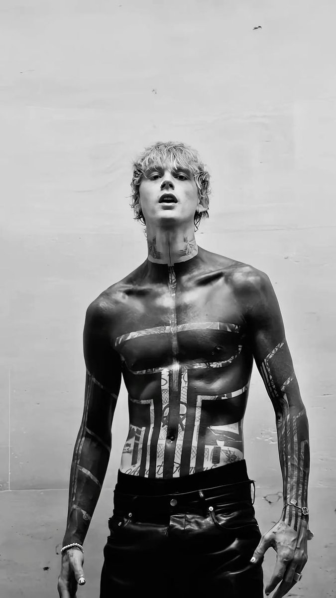 Holy Trinity 😌🤌🏼🖤