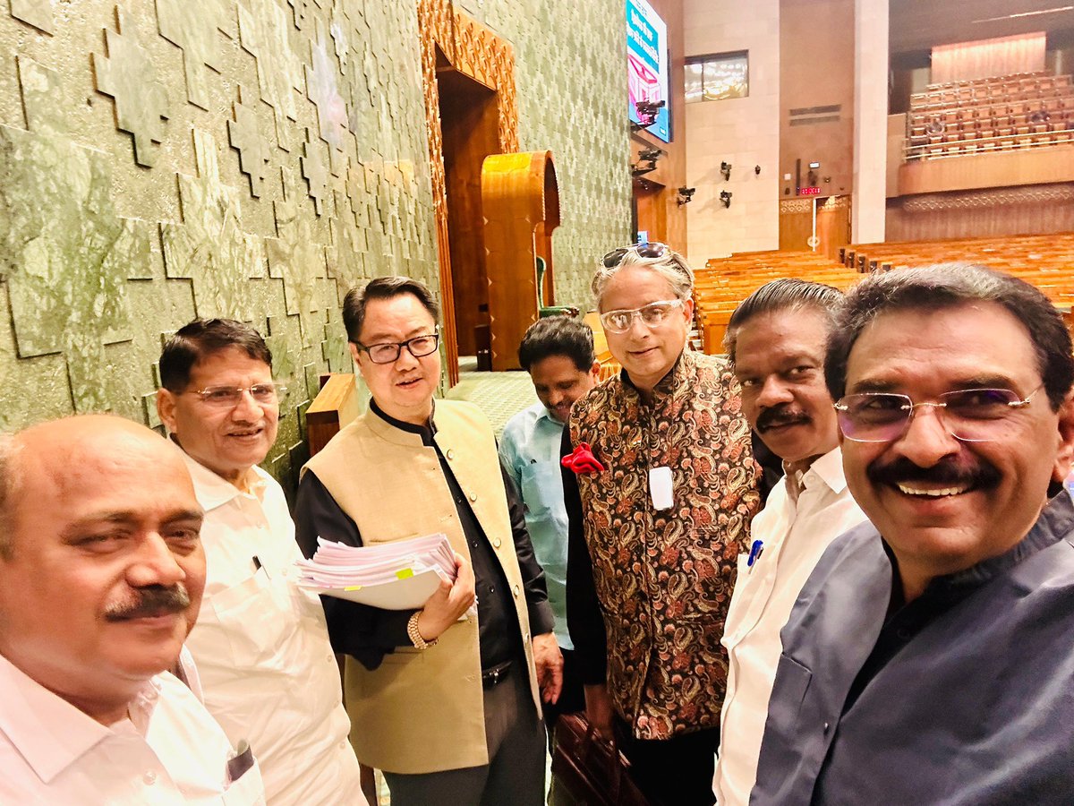 Shashi Tharoor tweet media