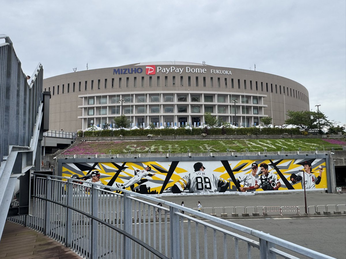 Zepp福岡とPayPayドームめちゃくちゃ近くだわDeNA戦を遠征でこれで来れるね今日はR指定だけどw