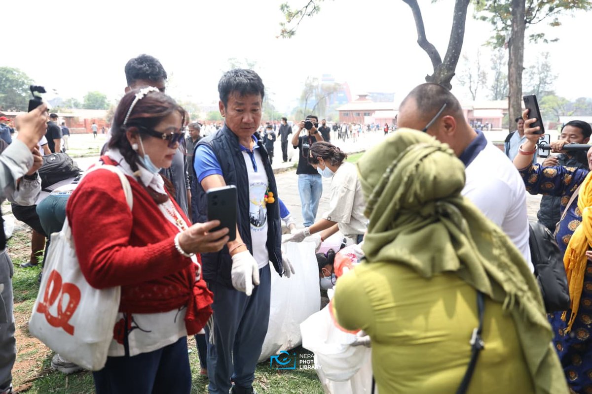 nepalphotolib's tweet image. हर्क साम्पाङको उपस्थितिमा श्रम संस्कृति पार्टीको पशुपति क्षेत्रमा श्रम दान
तस्बिरहरु  : नेपाल फोटो लाइब्रेरी
#nepalphotolibrary #NewsUpdate #NPL #harkasampang