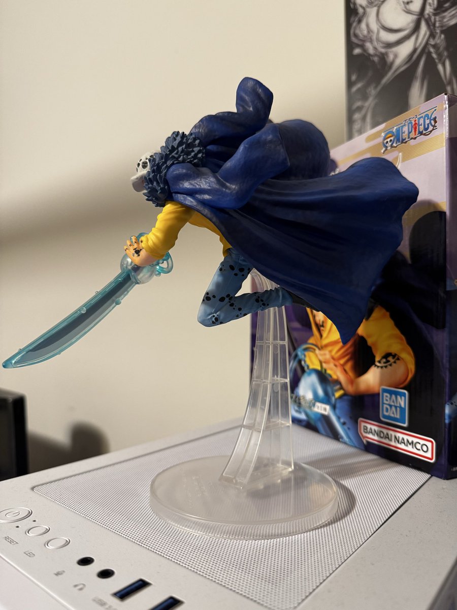 counttikling's tweet photo. The Surgeon of Death
#TrafalgarDWaterLaw
#ichibankuji #OnePiece https://t.co/p3wiuS6i12