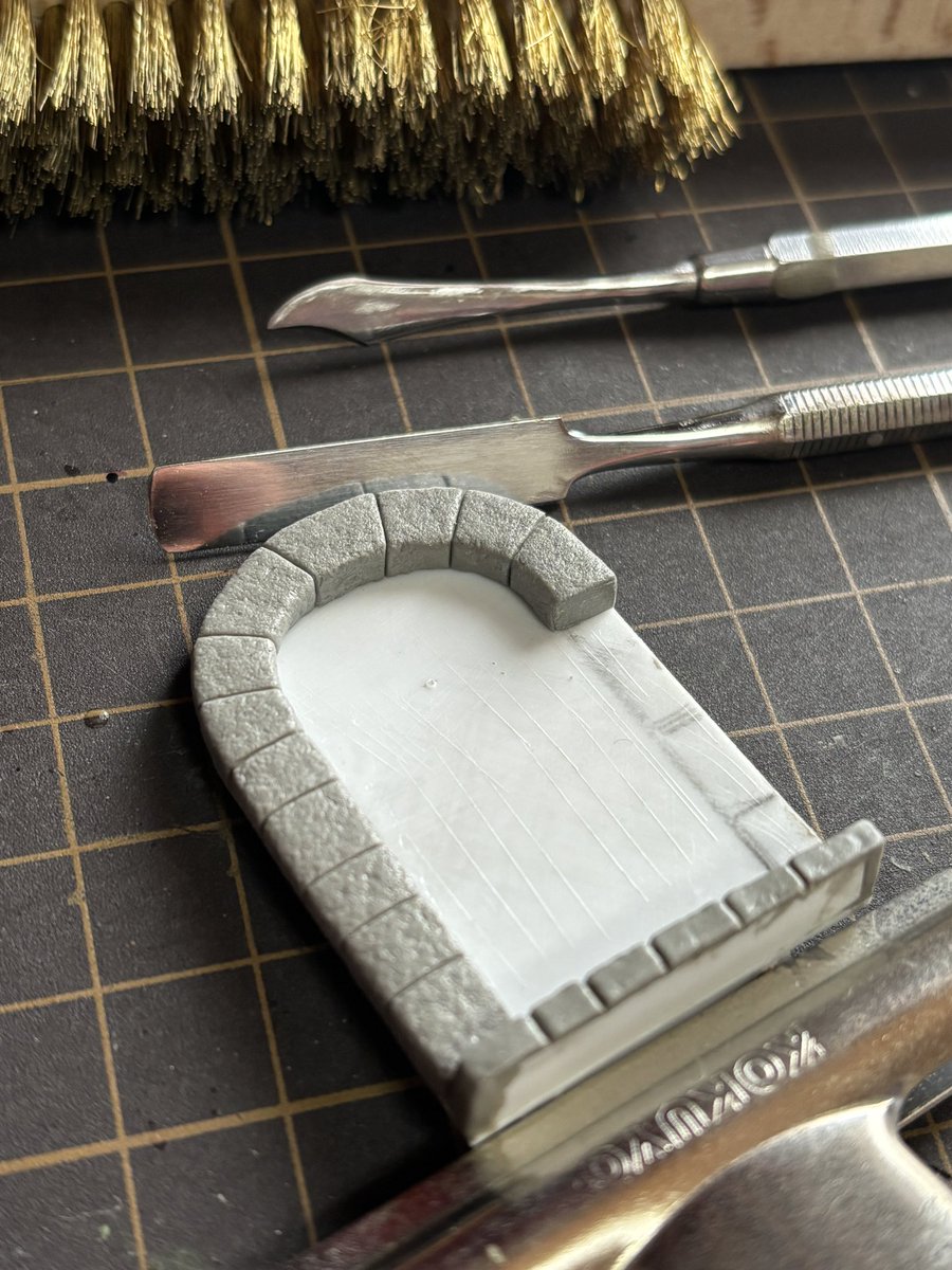 Paint_Hermit's tweet photo. ファンタジーの血湧き肉躍る冒険に扉は欠かせないアイテムだ。俺はそう思っている。

扉があると夢が広がるだろ？　扉の先に待つものが、良い夢か悪夢かは別として！ https://t.co/qGttJEc8R3